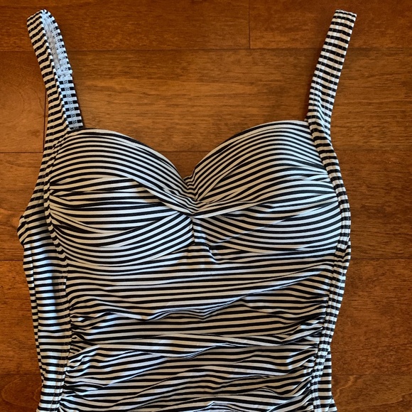 band-eye Australia Other - LIKE NEW! Women's Band-Eye 1-Pc-SIZE 4